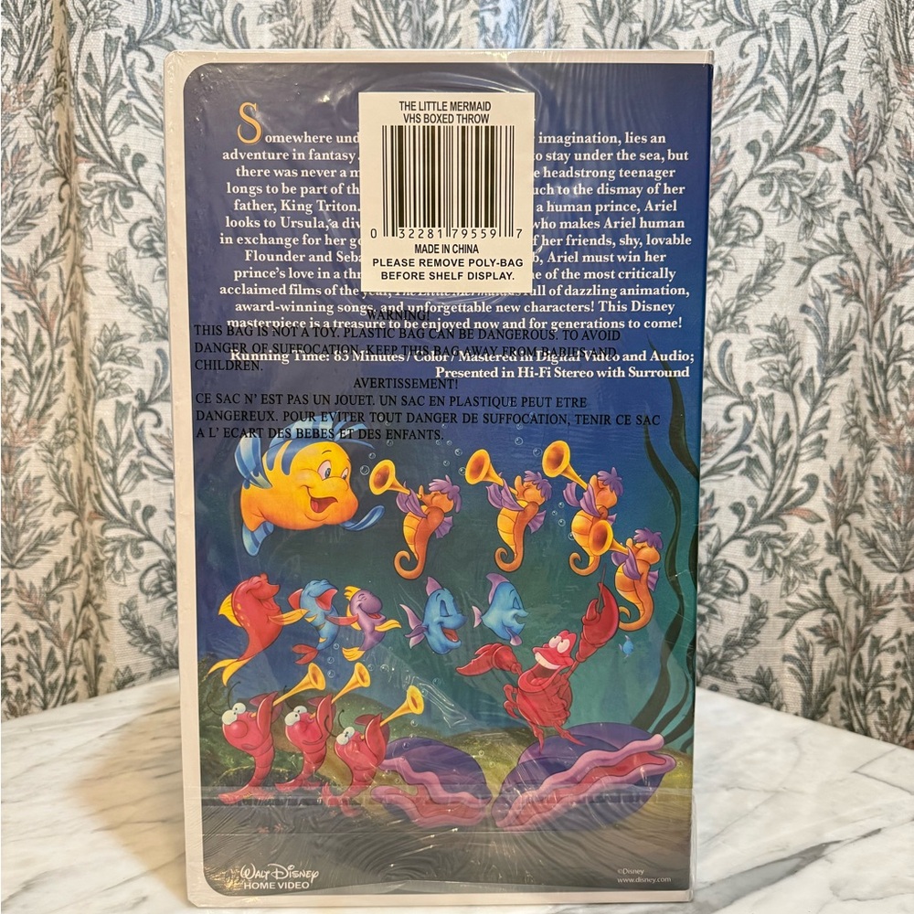 Disney Throw with VHS case - Picture 3 of 4